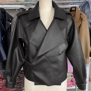Veste en Cuir Noir élégante