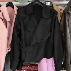 veste en cuir noir rugueux