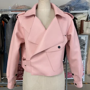 veste en cuir rose